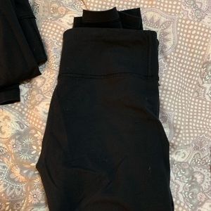Black Lululemon Wunder Under